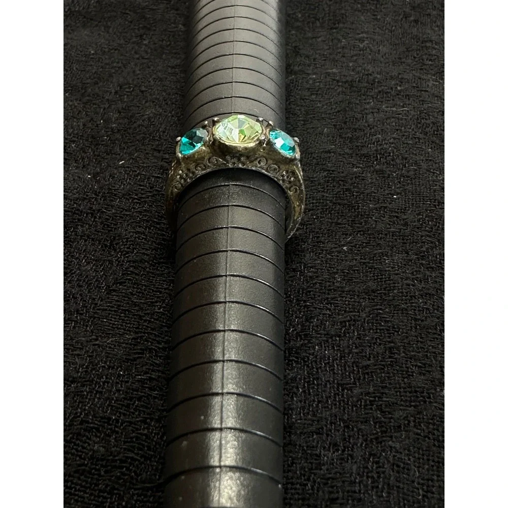 Three Stone Ring Womens Size 9 Green Teal Antiqued Gold Tone Vintage Style